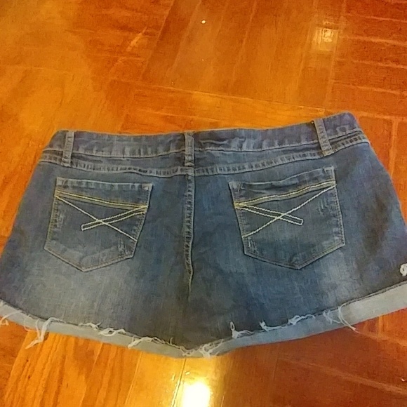 Shorts - Picture 2 of 4
